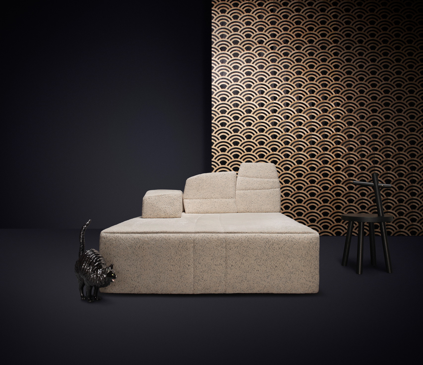 Poetic composition SLT Sofa, Woody side table and Moooi Wallcovering Tokyo Blue